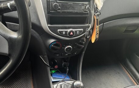 Hyundai Solaris II рестайлинг, 2014 год, 1 500 000 рублей, 6 фотография