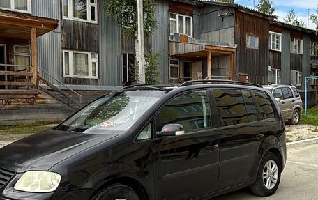 Volkswagen Touran III, 2004 год, 380 000 рублей, 4 фотография