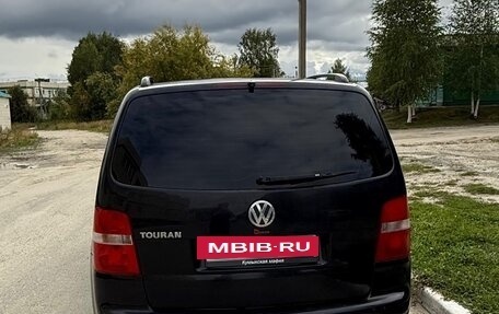 Volkswagen Touran III, 2004 год, 380 000 рублей, 3 фотография