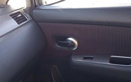 Nissan Tiida, 2010 год, 700 000 рублей, 14 фотография