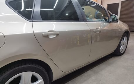 Opel Astra J, 2011 год, 655 000 рублей, 10 фотография