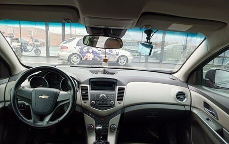 Chevrolet Cruze II, 2010 год, 550 000 рублей, 3 фотография