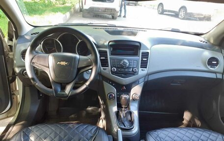 Chevrolet Cruze II, 2010 год, 589 000 рублей, 6 фотография