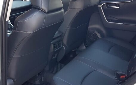 Toyota RAV4, 2021 год, 2 700 000 рублей, 4 фотография
