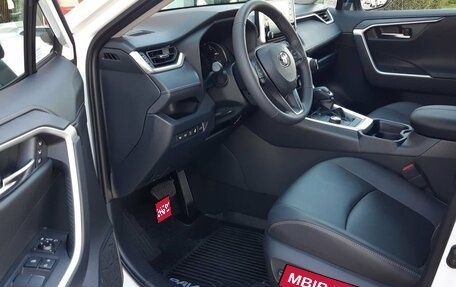 Toyota RAV4, 2021 год, 2 700 000 рублей, 3 фотография