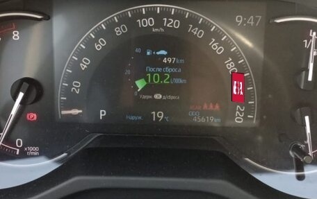 Toyota RAV4, 2021 год, 2 700 000 рублей, 7 фотография