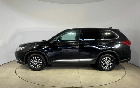 Mitsubishi Outlander III рестайлинг 3, 2018 год, 1 900 000 рублей, 10 фотография