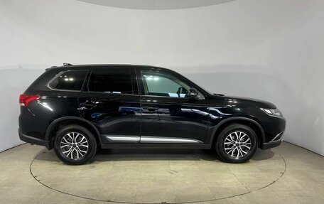 Mitsubishi Outlander III рестайлинг 3, 2018 год, 1 900 000 рублей, 5 фотография