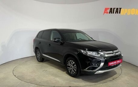 Mitsubishi Outlander III рестайлинг 3, 2018 год, 1 900 000 рублей, 3 фотография