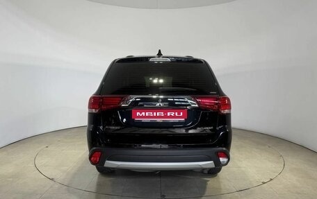 Mitsubishi Outlander III рестайлинг 3, 2018 год, 1 900 000 рублей, 7 фотография