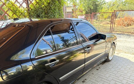 Mercedes-Benz E-Класс, 1998 год, 600 000 рублей, 4 фотография