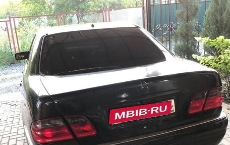 Mercedes-Benz E-Класс, 1998 год, 600 000 рублей, 3 фотография