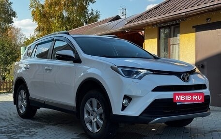 Toyota RAV4, 2017 год, 2 350 000 рублей, 2 фотография