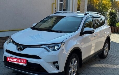 Toyota RAV4, 2017 год, 2 350 000 рублей, 3 фотография