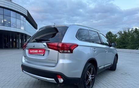 Mitsubishi Outlander III рестайлинг 3, 2018 год, 2 200 000 рублей, 3 фотография