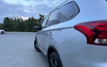Mitsubishi Outlander III рестайлинг 3, 2018 год, 2 200 000 рублей, 4 фотография