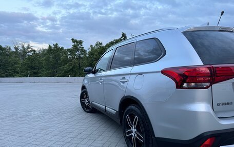 Mitsubishi Outlander III рестайлинг 3, 2018 год, 2 200 000 рублей, 5 фотография
