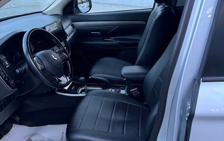 Mitsubishi Outlander III рестайлинг 3, 2018 год, 2 200 000 рублей, 17 фотография