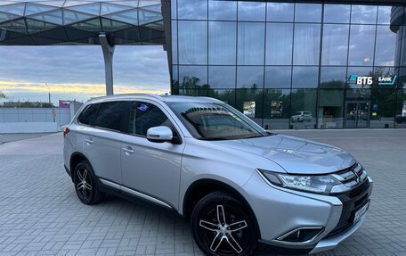 Mitsubishi Outlander III рестайлинг 3, 2018 год, 2 200 000 рублей, 11 фотография