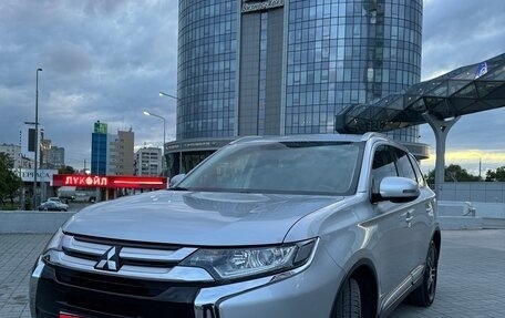 Mitsubishi Outlander III рестайлинг 3, 2018 год, 2 200 000 рублей, 8 фотография