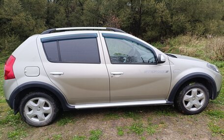 Renault Sandero II рестайлинг, 2014 год, 800 000 рублей, 2 фотография