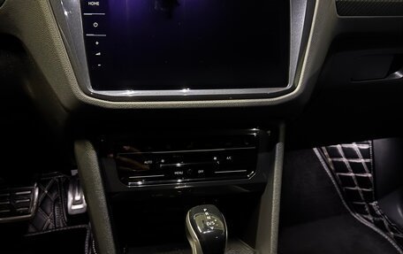 Volkswagen Tiguan II, 2021 год, 4 200 000 рублей, 2 фотография