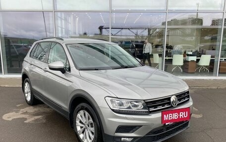 Volkswagen Tiguan II, 2019 год, 1 648 000 рублей, 2 фотография