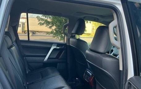 Toyota Land Cruiser Prado 150 рестайлинг 2, 2015 год, 3 800 000 рублей, 10 фотография
