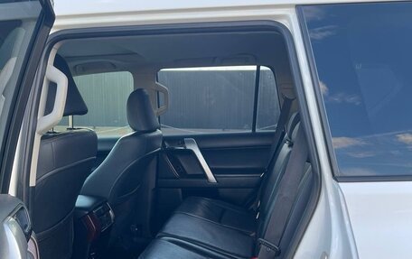 Toyota Land Cruiser Prado 150 рестайлинг 2, 2015 год, 3 800 000 рублей, 13 фотография