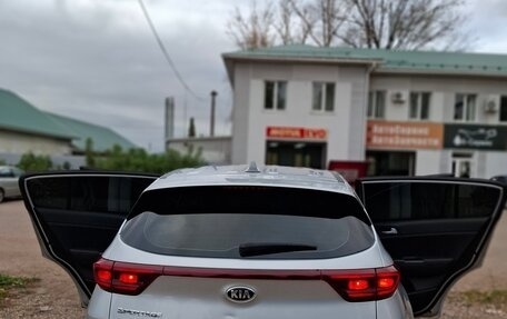 KIA Sportage IV рестайлинг, 2020 год, 2 600 000 рублей, 3 фотография