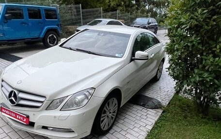 Mercedes-Benz E-Класс, 2011 год, 1 700 000 рублей, 4 фотография