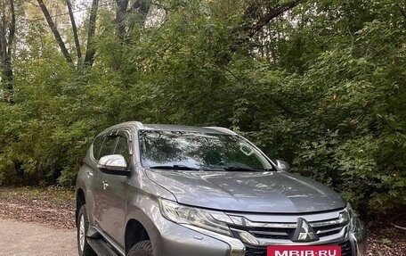 Mitsubishi Pajero Sport III рестайлинг, 2017 год, 2 200 000 рублей, 2 фотография