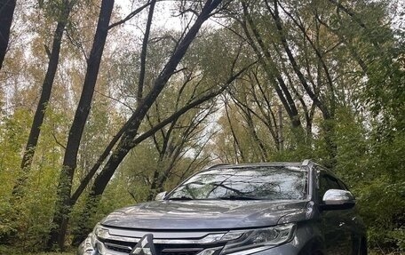 Mitsubishi Pajero Sport III рестайлинг, 2017 год, 2 200 000 рублей, 3 фотография
