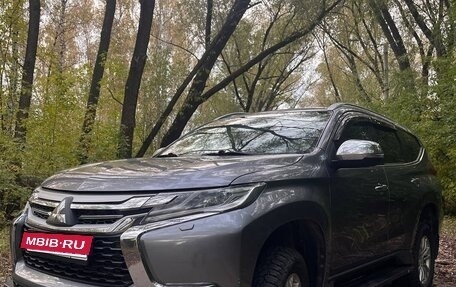 Mitsubishi Pajero Sport III рестайлинг, 2017 год, 2 200 000 рублей, 5 фотография