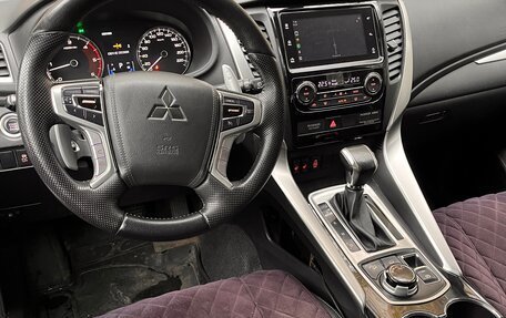 Mitsubishi Pajero Sport III рестайлинг, 2017 год, 2 200 000 рублей, 18 фотография
