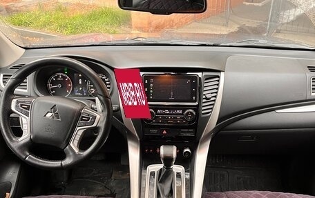 Mitsubishi Pajero Sport III рестайлинг, 2017 год, 2 200 000 рублей, 20 фотография