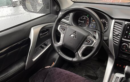 Mitsubishi Pajero Sport III рестайлинг, 2017 год, 2 200 000 рублей, 21 фотография
