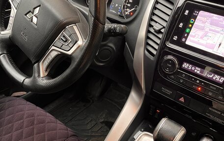 Mitsubishi Pajero Sport III рестайлинг, 2017 год, 2 200 000 рублей, 26 фотография