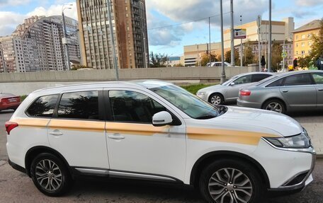 Mitsubishi Outlander III рестайлинг 3, 2018 год, 1 150 000 рублей, 2 фотография