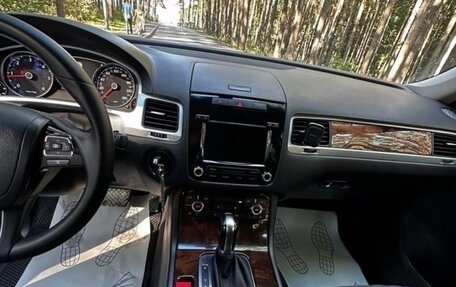 Volkswagen Touareg III, 2011 год, 1 700 000 рублей, 12 фотография
