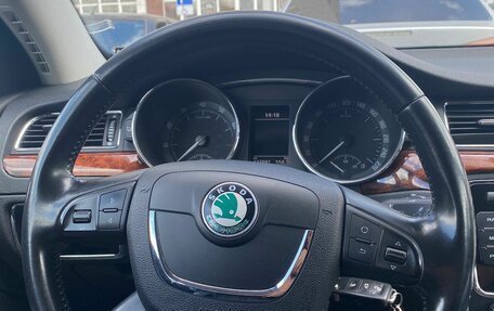 Skoda Superb III рестайлинг, 2012 год, 1 100 000 рублей, 29 фотография