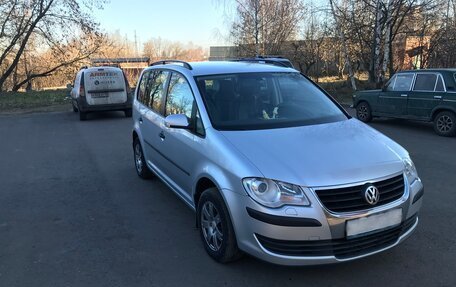 Volkswagen Touran III, 2007 год, 500 000 рублей, 2 фотография