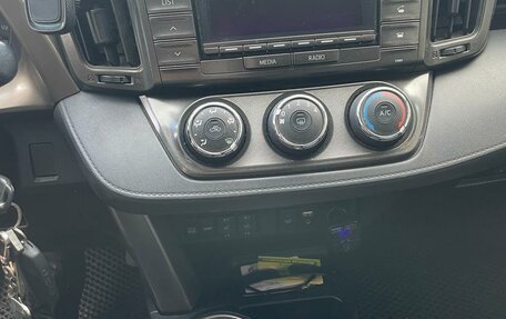 Toyota RAV4, 2013 год, 1 800 000 рублей, 12 фотография