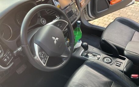 Mitsubishi Outlander III рестайлинг 3, 2013 год, 1 633 000 рублей, 5 фотография