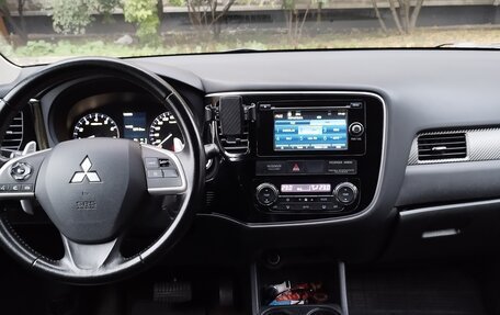Mitsubishi Outlander III рестайлинг 3, 2012 год, 1 250 000 рублей, 13 фотография