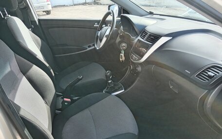 Hyundai Solaris II рестайлинг, 2011 год, 525 000 рублей, 19 фотография