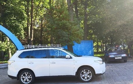 Mitsubishi Outlander III рестайлинг 3, 2013 год, 1 990 000 рублей, 8 фотография