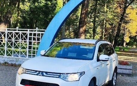 Mitsubishi Outlander III рестайлинг 3, 2013 год, 1 990 000 рублей, 5 фотография