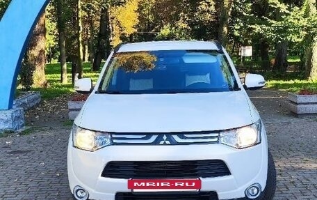 Mitsubishi Outlander III рестайлинг 3, 2013 год, 1 990 000 рублей, 6 фотография