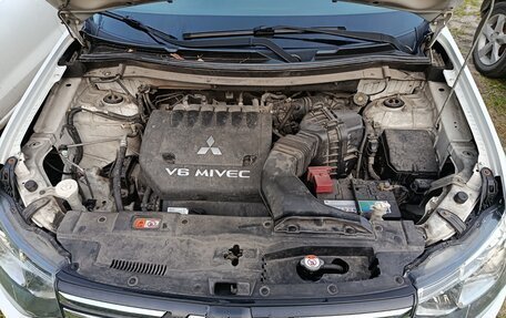 Mitsubishi Outlander III рестайлинг 3, 2013 год, 1 990 000 рублей, 18 фотография